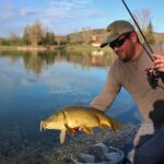Pêche des poissons blancs aux leurres en ultra-léger en rivière