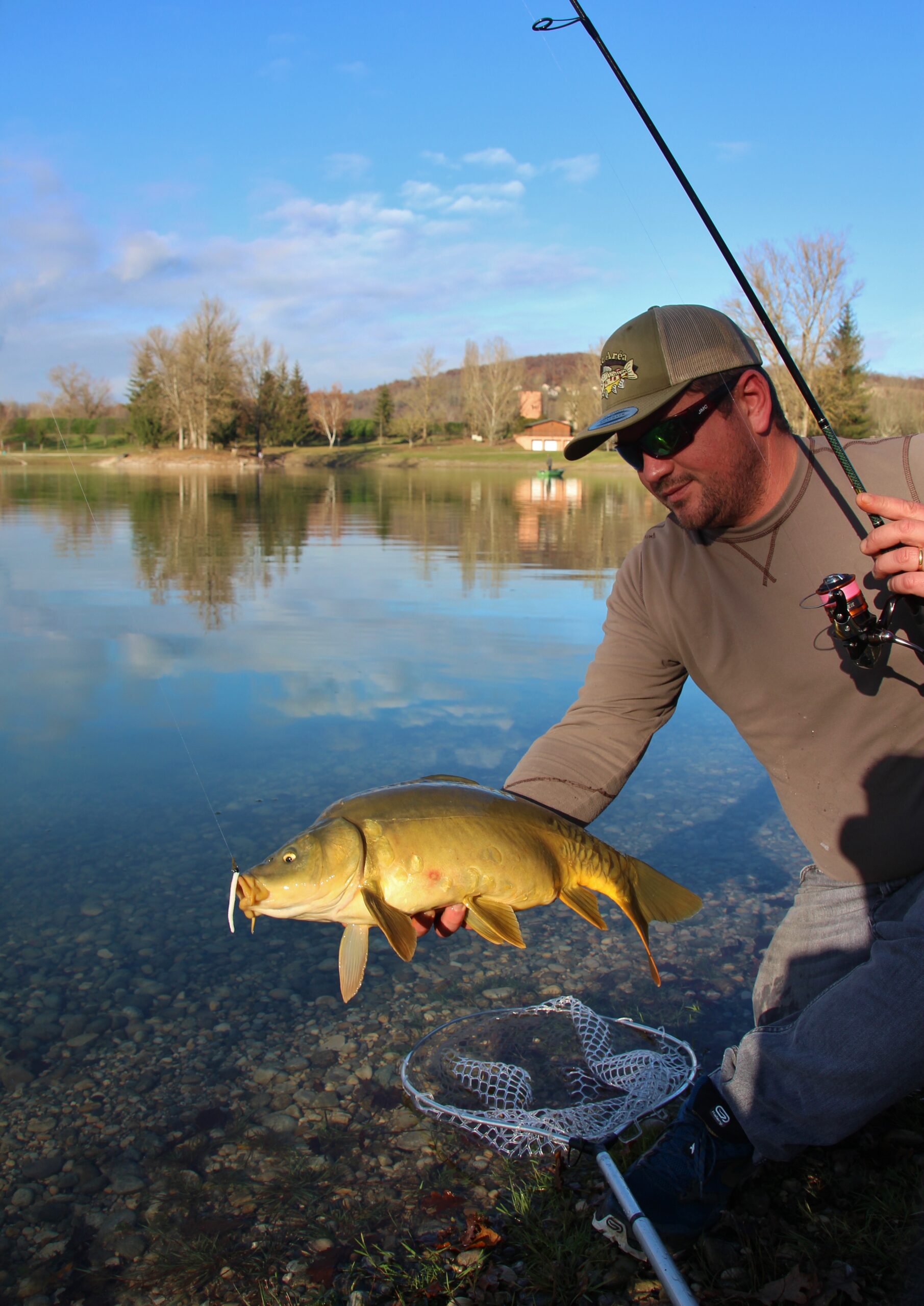 Pêche des poissons blancs aux leurres en ultra-léger en rivière