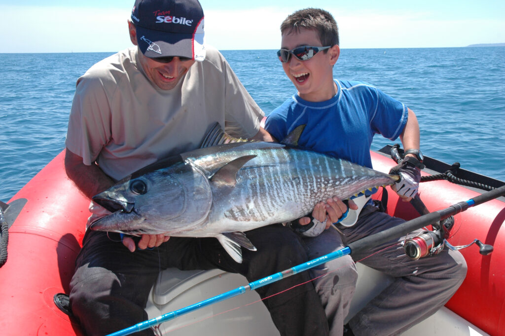 pêche du thon rouge en famille sur le bateau
