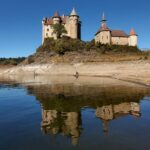 Le château de Val en toile de fond de la manche du matin. © FDAAPPMA 19