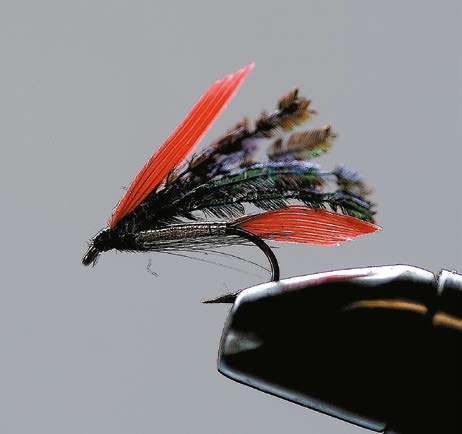 Mouche noyée Alexandra montée en mouche intermédiaire sur potence